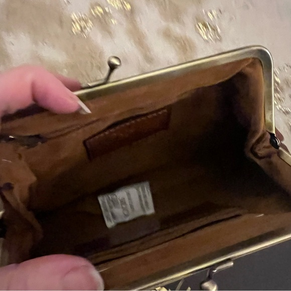 NWT Patricia Nash Kisslock Leather Clutch Wristlet Snap Closure - Picture 2 of 6